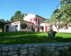 Toàn bộ căn nhà/căn hộ Spacious House With Pool In Provence (Saint-Restitut, Pháp)