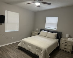 Tüm Ev/Apart Daire Perfect Location .7 Miles To Golf Course And 2.9 Miles From Busch Gardens. (Tampa, ABD)