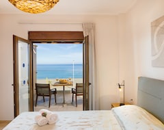 Cijela kuća/apartman Beach Villa For 12 Next To The Sea And All Amenities In Rethymno Town (Rethymnon, Grčka)