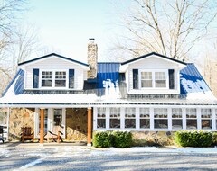 Casa/apartamento entero Ovrs Cedar Lodge! Warm, Inviting On Stony Fork Creek! Hot Tub! Large Yard! (Farmington, EE. UU.)