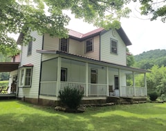 Entire House / Apartment Grassy Meadows Estate Located On 125 Acres In The Appalachian Mountains (Alderson, USA)