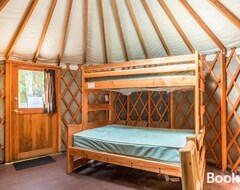 Lomakeskus Mount Hood Village Premium Yurt 4 (Welches, Amerikan Yhdysvallat)