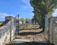 Toàn bộ căn nhà/căn hộ Maison Isolée Idéale Pour Se Ressourcer à La Campagne Xiii S. Piscine Privée (Lacaussade, Pháp)