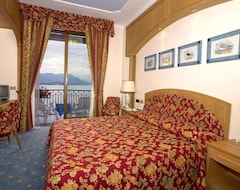 Khách sạn Hotel Astoria (Stresa, Ý)