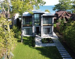 Toàn bộ căn nhà/căn hộ Waterfront Luxury With Pool (Innisfil, Canada)