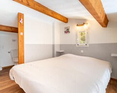 Toàn bộ căn nhà/căn hộ Holiday Home Gite 1 Entre 4 Et 6 Personnes With Mountain View, Wi-fi And Air Conditioning (Reynès, Pháp)