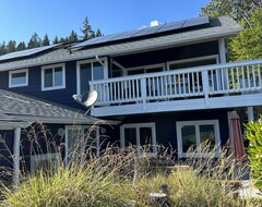 Entire House / Apartment The Beach Loft On The North Shore Of The Hood Canal. (Belfair, USA)