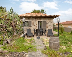 Hele huset/lejligheden Holiday Home Casa Do Vinho With Sea View, Private Terrace And Wi-fi (Porto Santo, Portugal)