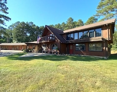 Hotel Cedar Falls Motel Right Next To Petit Jean State Park! (Morrilton, USA)