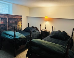 Cijela kuća/apartman Firethorn Manor: Spacious, Well Appointed 2 Bedroom Garden Suite With King Bed. (Saanichton, Kanada)