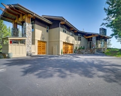 Entire House / Apartment Luxe, Spacious Home Overlooking Flathead Lake And Mountain Ranges (Bigfork, USA)