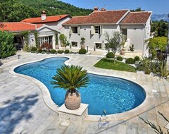 Toàn bộ căn nhà/căn hộ Beautifully Designed Villa With Pool And Sauna (Pićan, Croatia)
