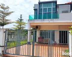 Toàn bộ căn nhà/căn hộ Hk18 Desaru Homestay (Tanjung Penawar, Malaysia)