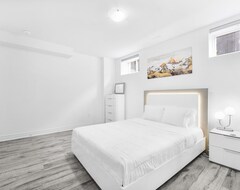 Cijela kuća/apartman Stylish & Comfy ~ Convenient Location ~ Queen Beds (Brampton, Kanada)
