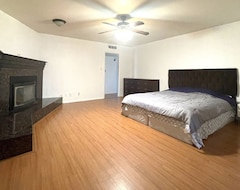 Hele huset/lejligheden Cozy House With 3 Bedrooms (Fresno, USA)
