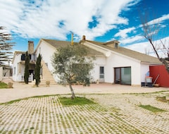 Toàn bộ căn nhà/căn hộ Lavish Villa In Villamuriel De Cerrato With Swimming Pool (Villamuriel de Cerrato, Tây Ban Nha)