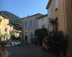 Toàn bộ căn nhà/căn hộ Charming 3 Bedroom Village House In The Drome Provençal For Relaxing Holidays (Venterol, Pháp)