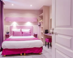 Khách sạn Pink Hotel (Paris, Pháp)