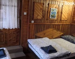 Entire House / Apartment Cabana Taul Brazilor (Roşia Montană, Romania)