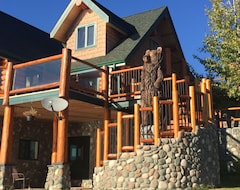 Entire House / Apartment Spectacular Log Home On Lac La Hache (Lac la Hache, Canada)