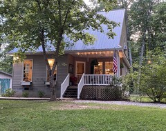 Entire House / Apartment Peaceful, Family & Pet Friendly Retro Lake Cottage Camp W/ Boat, Gas Bbq, & Dock (Altamont, USA)
