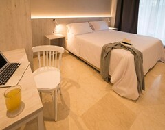 Hotelli Aparthotel Mediterraneo (Sitges, Espanja)