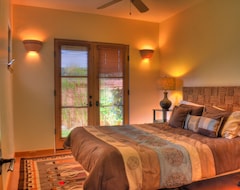 Hele huset/lejligheden Beautiful Guest House With Spectacular Views Of Hillside  Avocado Orchards (Simi Valley, USA)