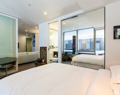 Khách sạn Matilda Beyond A Room (Melbourne, Úc)