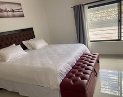 Cijela kuća/apartman Fully Furnished 3 Bedroom Family Sized Apartment --15 Minutes From The Airport.. (Ndola, Zambija)
