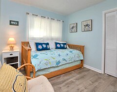 Cijela kuća/apartman Oibv 1001 Sandpiper&apos;s Retreat - 3 Bedroom/2 Bath Condo, Oceanfront, Sleeps 8 (Caswell Beach, Sjedinjene Američke Države)