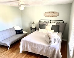 Casa/apartamento entero Romantic Getaway With Hot Tub! (Gilbertsville, EE. UU.)