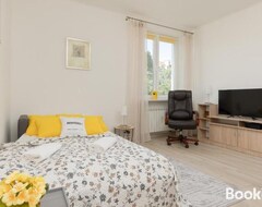 Entire House / Apartment Raclawicka Cozy Studio Apartment By Renters (Warsaw, Poland)