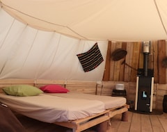 Khu cắm trại Village Tipi (Les Déserts, Pháp)