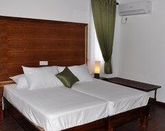 Hotel Naaval (Batticalao, Sri Lanka)
