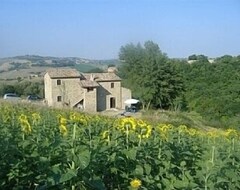 Toàn bộ căn nhà/căn hộ Restored Farmhouse With Private Pool And Uninterrupted Views (Tolentino, Ý)