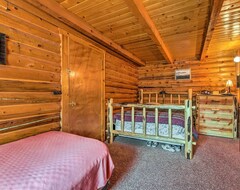 Entire House / Apartment Charming Montana Retreat With Mountain Views! (Martinsdale, USA)