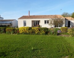 Cijela kuća/apartman House 10Km From La Rochelle (Marsilly, Francuska)