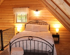 Toàn bộ căn nhà/căn hộ The Wildflower - Private Cabin In Wooded Setting (Cortland, Hoa Kỳ)