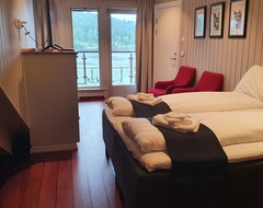 Pensión Villa Blue View Apartment (Os, Noruega)