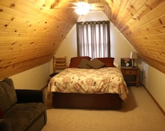 Hotel Cozy A-frame House In Heart Of The Midwest!!! (Quincy, USA)