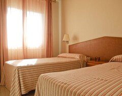 Hotel Tropik Apartments (Torroella de Montgrí, Spain)