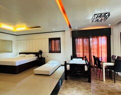 Hotel Tugsaw Resort (Taytay, Filipini)