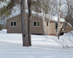 Entire House / Apartment Updated. Direct Access To Snowmobile/orv Trail. Short Walk To Store, Bars/cafe (Bruce Crossing, USA)