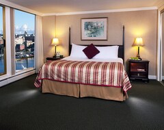 Harbour Towers Hotel & Suites (Victoria, Canada)