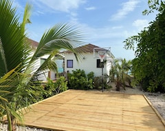 Koko talo/asunto New Island Chic Beachfront Home. Stunning Ocean Views-pool-outdoor Kitchen-reef (Moss Town, Bahamas)