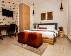 Hotel Roots Apartment (Accra, Gana)