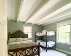 Koko talo/asunto Scenic, Wooded Get-a-way 5 Bedroom, 2.5 Bath, Sleeps Up To 14 (Holland, Amerikan Yhdysvallat)