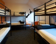 Khách sạn Base Backpackers Queenstown (Queenstown, New Zealand)