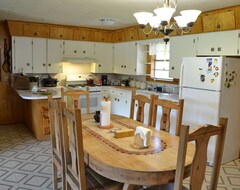 Entire House / Apartment Country Home On A Cattle Farm. Peaceful And Quiet (Pleasant Hill, USA)