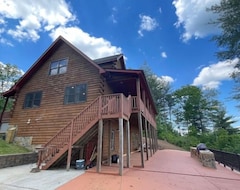 Entire House / Apartment Private Lake Waterfront+ Dock, Sauna, Hot Tub (Valdese, USA)